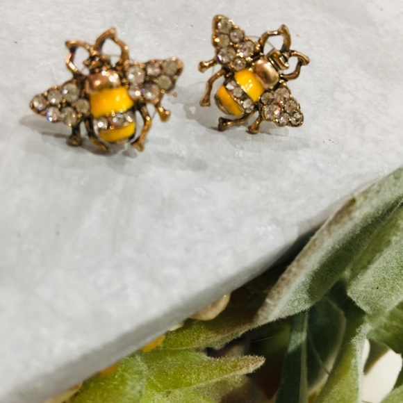 Jewelry - HP!!! Crystal Yellow Bee Stud Earrings
